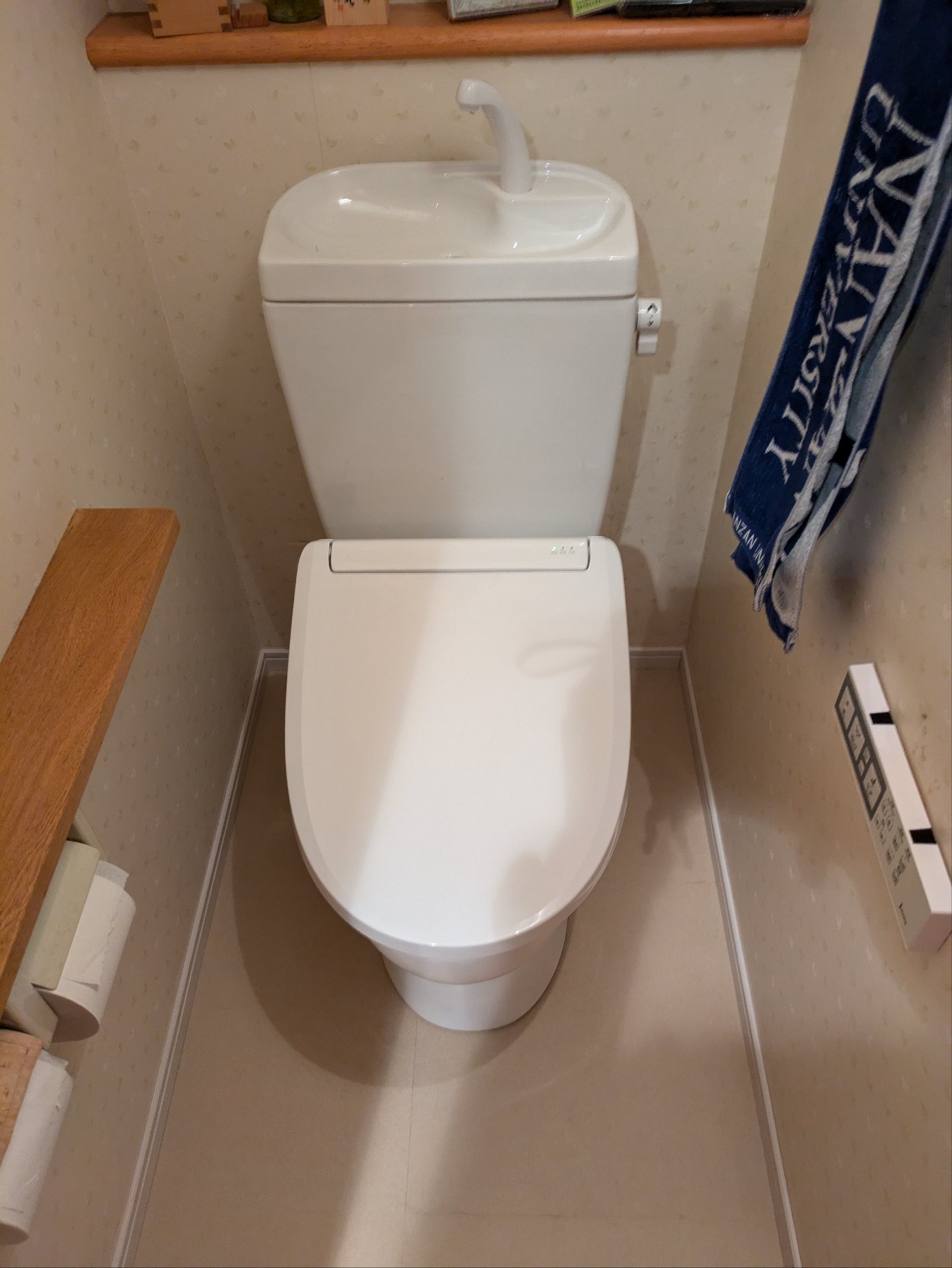 マンション　トイレリフォーム　ジャニス工業　ウォシュレット　手洗いあり　フロアタイル　大工　建築　工務店　リフォーム 画像